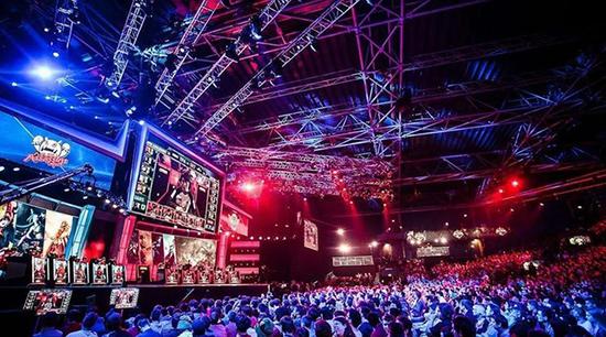 的後防線更 的後防線更