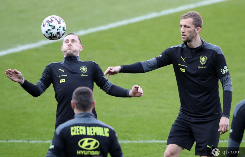 很想进球 很想进球